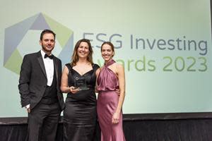 Matt Moshiri, President of Verisk Maplecroft, Emma Whiteacre, Director - Sustainable Finance, Verisk Maplecroft, and Franca Wolf, Senior Markets Analyst, Verisk Maplecroft, accept the award.