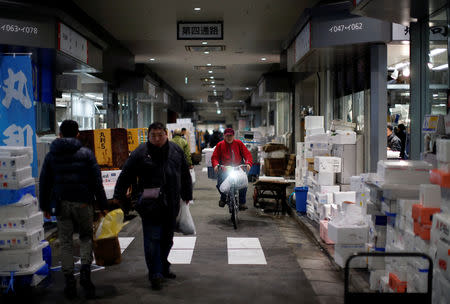 Shoppers and wholesalers walk at Toyosu Fish Market in Tokyo, Japan December 11, 2018. Picture taken December 11, 2018. REUTERS/Issei Kato