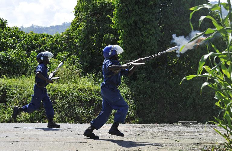 Burundian riot police projectiles in Musaga on the outskirts of Bujumbura, on April 28, 2015