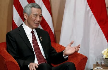 Singapore Prime Minister Lee Hsien Loong delivers remarks to reporters after a bilateral meeting with U.S. President Barack Obama alongside the East Asia Summit (EAS) in Kuala Lumpur, Malaysia November 22, 2015. REUTERS/Jonathan Ernst/File photo