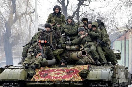 Members of the armed forces of the separatist self-proclaimed Donetsk People's Republic drive a tank on the outskirts of Donetsk January 22, 2015. REUTERS/Alexander Ermochenko