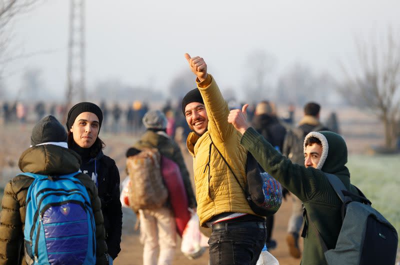 Migrants walk towards the Turkey's Pazarkule border crossing with Greece's Kastanies, near Edirne