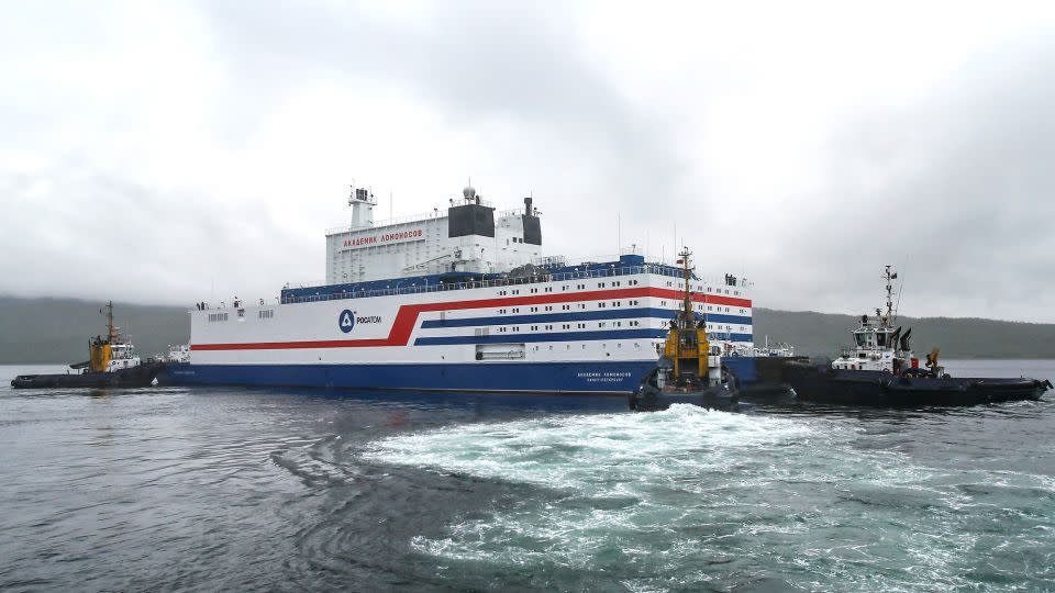 Russia's floating nuclear power plant, Akademik Lomonosov, leaving the service base Rosatomflot on  August 23, 2019. - Maxim Shemetov/Reuters