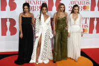 <p>Jade Thirlwall, la primera por la izquierda, fue la única de las Little Mix que consiguió un aprobado con su estilismo. <a rel="nofollow" href="https://es.vida-estilo.yahoo.com/famosas-peor-vestidas-brit-awards-slideshow-wp-104146766/photo-p-sabemos-despu-s-brit-photo-104146763.html" data-ylk="slk:El año pasado fueron mucho peor a los BRITs;elm:context_link;itc:0;sec:content-canvas;outcm:mb_qualified_link;_E:mb_qualified_link;ct:story;" class="link  yahoo-link">El año pasado fueron mucho peor a los BRITs</a>. (Foto: EFE). </p>