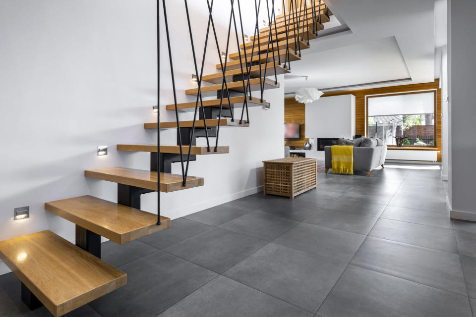 staircase with no railing in a contemporary home