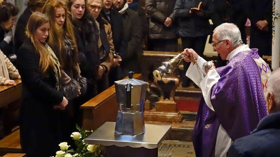 Coffee tycoon's ashes placed in large coffee pot