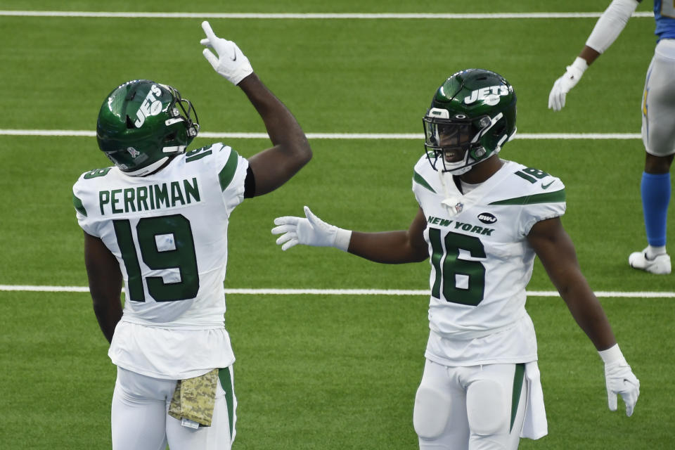 Jeff Smith #16 of the New York Jets celebrates with Breshad Perriman #19