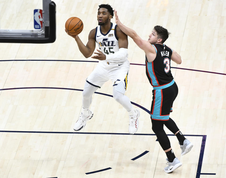 Donovan Mitchell（左）今季打出生涯最佳表現。