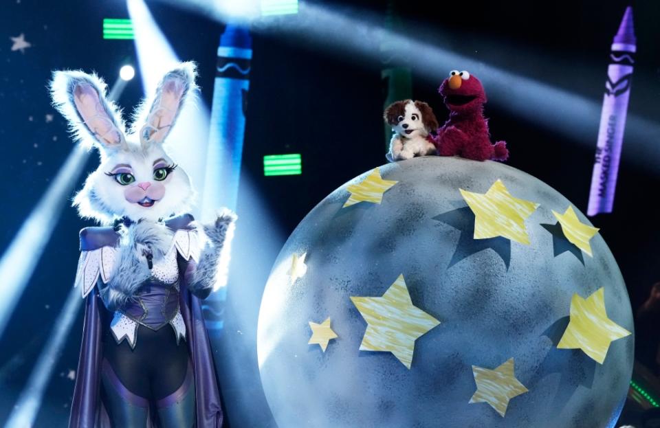 THE MASKED SINGER: Jackalope with characters from Sesame Street in the “Sesame Street Night” episode of THE MASKED SINGER airing Wednesday, March 15 (8:00-9:01 PM ET/PT) on FOX. CR: Michael Becker/FOX ©2023 FOX Media LLC.