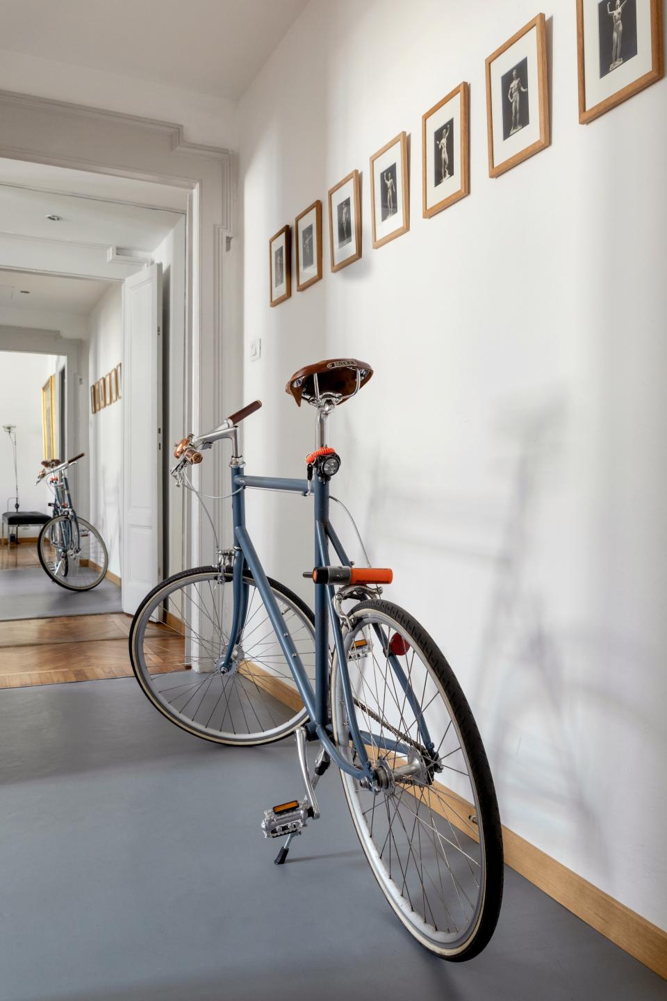 Alex’s preferred mode of transportation around Milan is his Tokyo Bike.  A series of 1935 gelatin silver prints by Arno Breker line the entryway to the apartment.