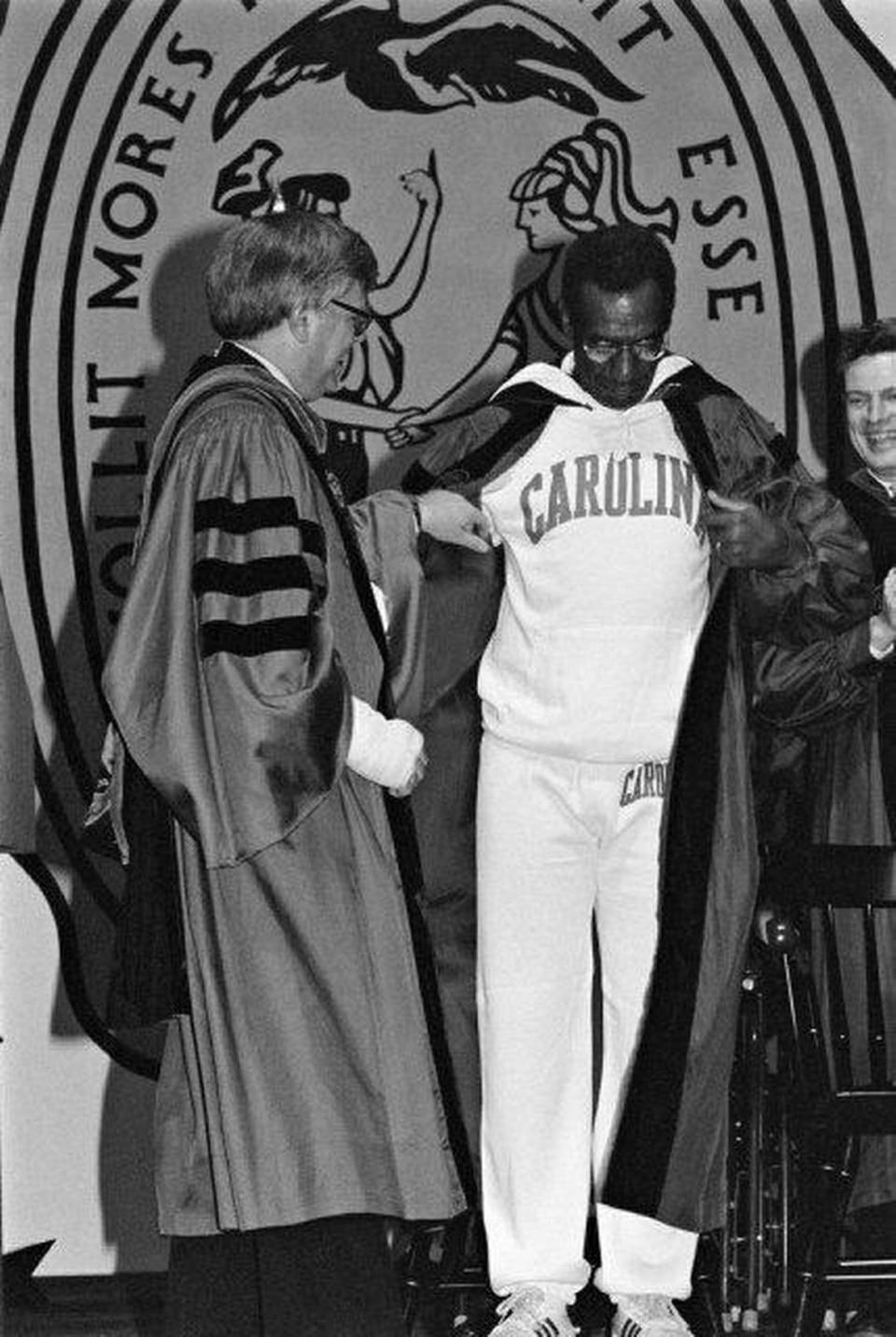 After delivering his commencement speech to University of South Carolina students in 1986, Bill Cosby opened his robe to reveal the sweatsuit underneath.