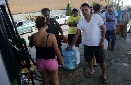 People wait in line to buy gas at a Pemex gas station in San Jose del Cabo, after Hurricane Odile hit in Baja California September 18, 2014. REUTERS/Henry Romero