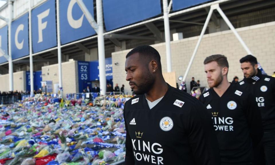 Leicester’s players pay their respects to Vichai Srivaddhanaprabha outside the ground.