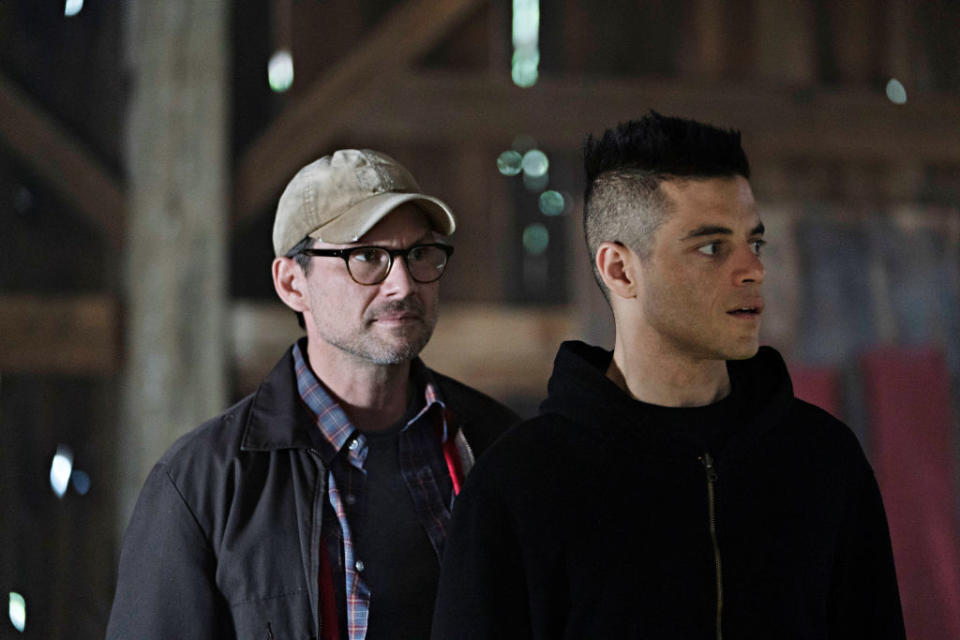 <p>En 2015, Rami Malek décroche le rôle d’Elliot Alderson, un hacker solitaire et justicier dans la série Mr.Robot aux côtés de Christian Slater. ” Il était fascinant, avec sa voix, ses yeux et sa cadence. Personne d’autre ne pouvait lui arriver à la cheville”, confie à Deadline Susie Farris, qui lui a fait passer les auditions. </p>