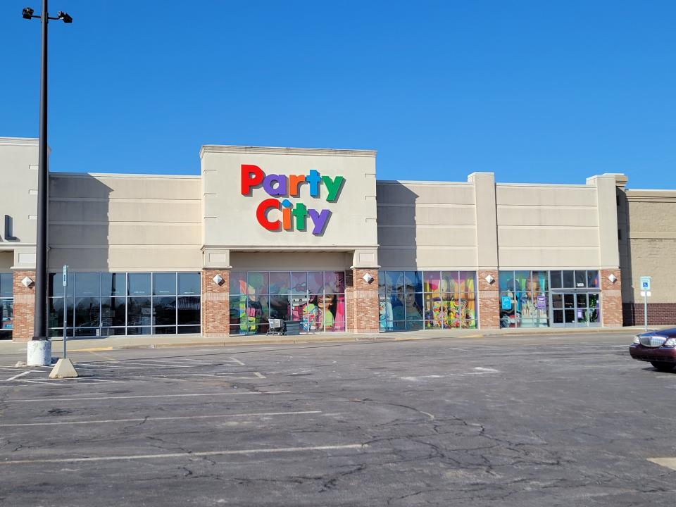 Party City in Holland Township will close in April, as a result of the company's bankruptcy filing in mid-January.