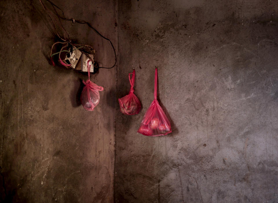 <p>Food hangs in sacks on the wall of the home of a displaced family, in Lahj, southern Yemen, in this Feb. 11, 2018 photo. Many markets in Yemen have food but increasing numbers of people are unable to afford it in the economic collapse caused by the war. That is one reason aid agencies warn that parts of the country will soon fall into outright famine. (Photo: Nariman El-Mofty/AP) </p>