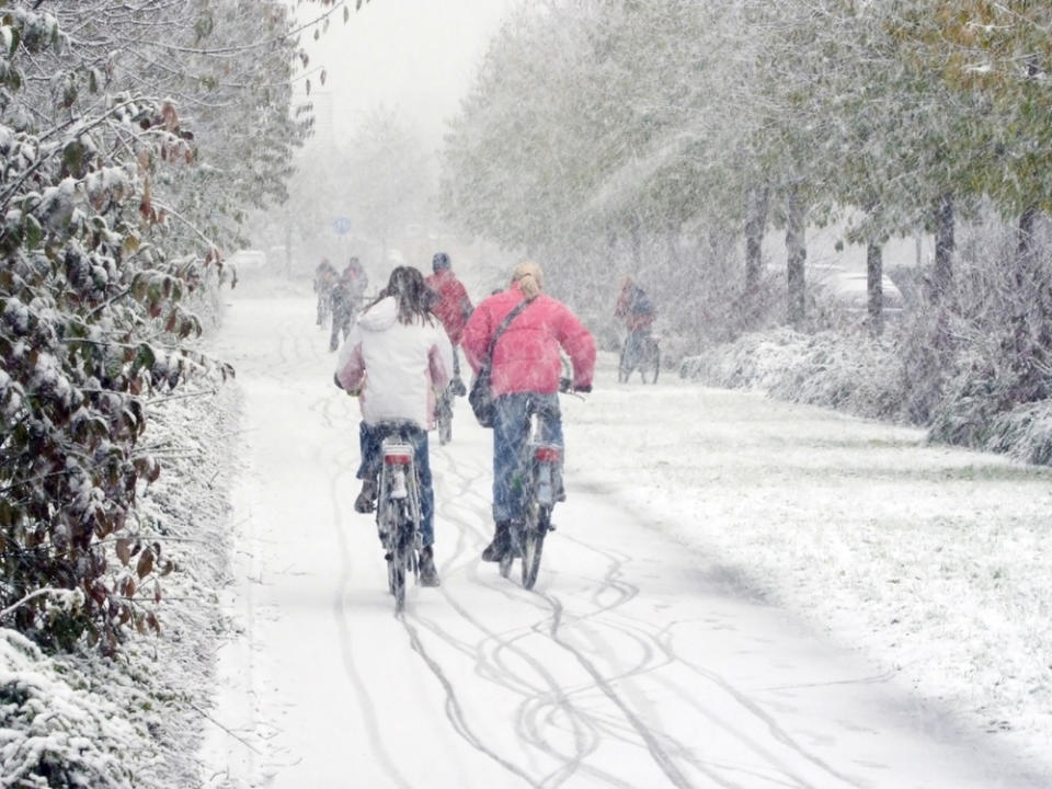 Vorsicht! Auf Schnee kommen gewöhnliche Fahrradreifen leicht ins Rutschen. (Bild: Shutterstock.com/C. Welman)