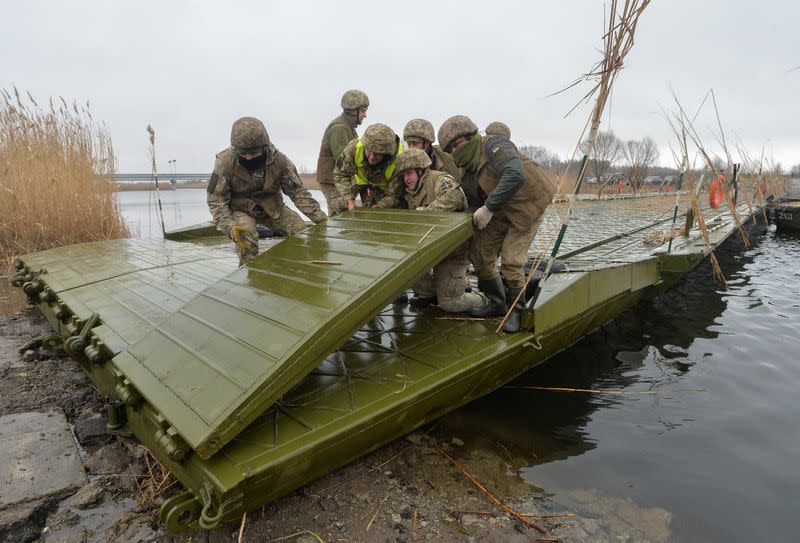 Ukrainian army holds drills in the Luhansk region