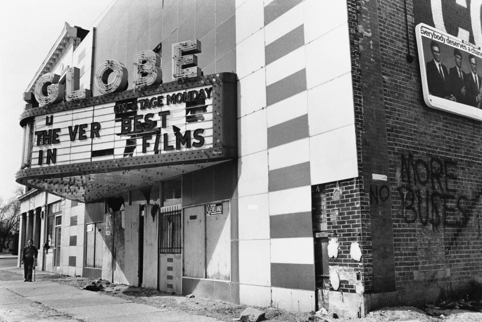 The derelict Globe cinema in Detroit, Michigan, USA, 1986. (Photo by Barbara Alper/Getty Images)