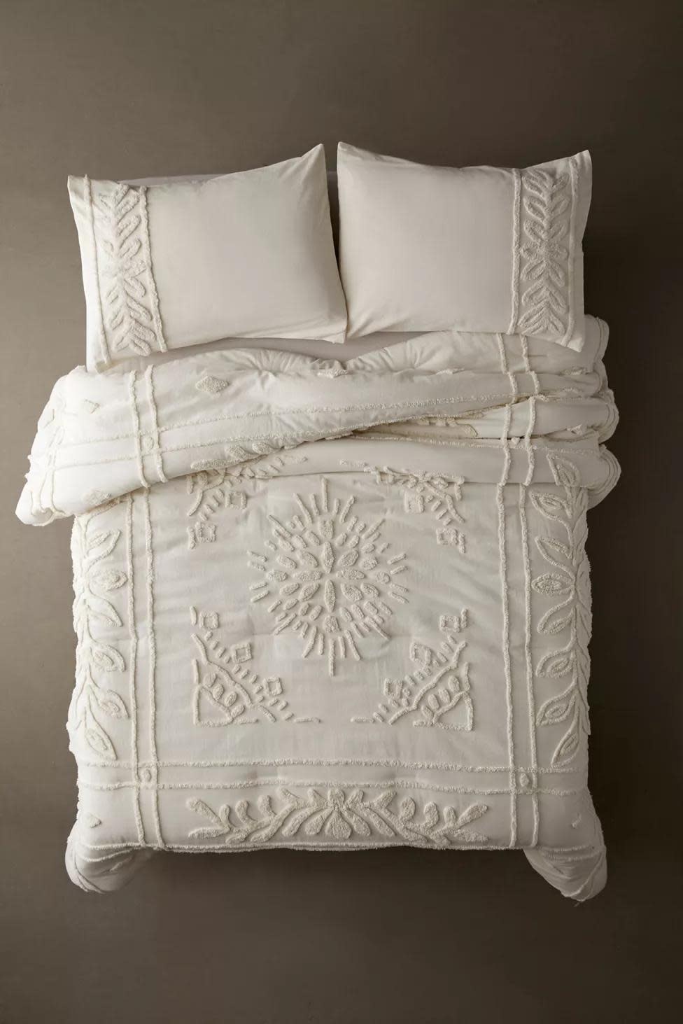 <p><a href="https://go.redirectingat.com?id=74968X1596630&url=https%3A%2F%2Fwww.urbanoutfitters.com%2Fshop%2Fjackie-tufted-comforter&sref=https%3A%2F%2Fwww.veranda.com%2Fshopping%2Fhome-accessories%2Fg46872799%2Fbest-luxury-duvet-covers%2F" rel="nofollow noopener" target="_blank" data-ylk="slk:Shop Now;elm:context_link;itc:0;sec:content-canvas" class="link rapid-noclick-resp">Shop Now</a></p><p>Jackie Tufted Comforter</p><p>urbanoutfitters.com</p><p>$189.00</p><span class="copyright">Urban Outfitters</span>