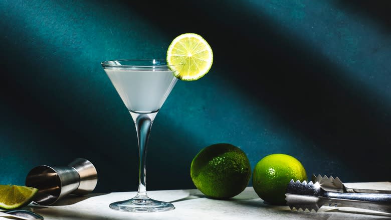 Gimlet cocktail, limes