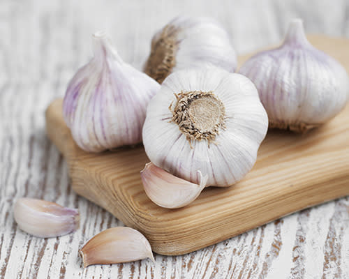 How to peel garlic in 10 seconds