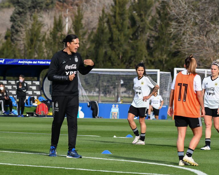 Germán Portanova, nuevo entrenador de la selección femenina argentina