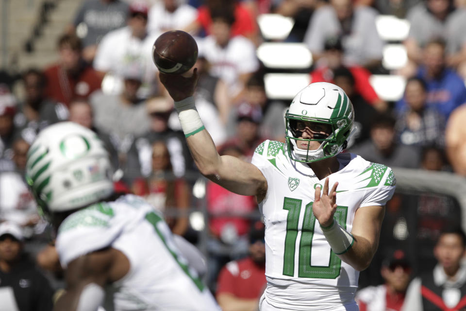 Oregon quarterback Bo Nix (10) throws a pass during the first half of an NCAA college football game against Washington State, Saturday, Sept. 24, 2022, in Pullman, Wash. (AP Photo/Young Kwak)