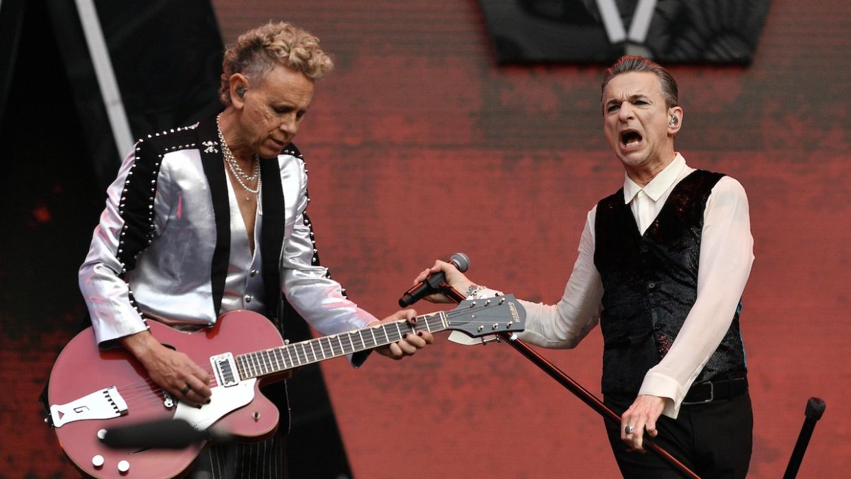  Depeche Mode onstage in Twickenham 