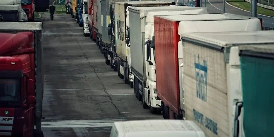 The blocking of truck traffic at the Romanian checkpoint Vicovu de Sus has been lifted