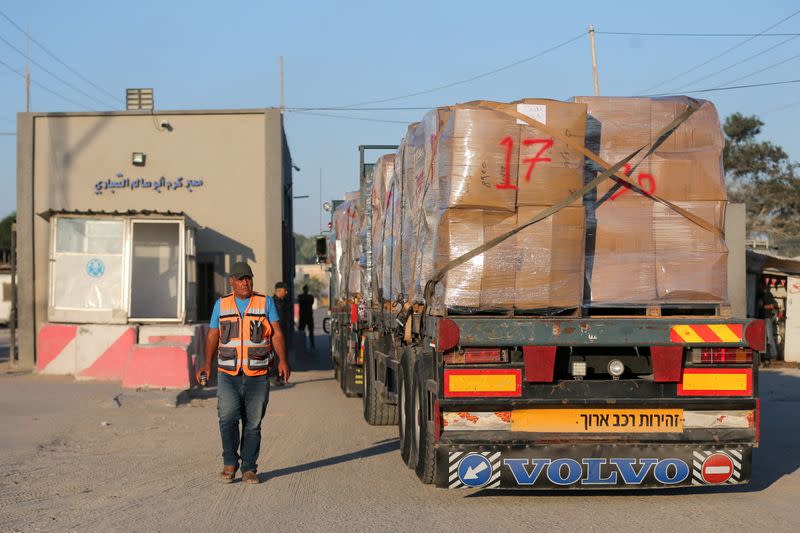 Palestinians in Gaza export clothes