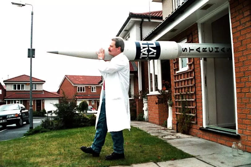 Steve Bennett with one of his homemade rockets, Starchaser 2, in October 1995