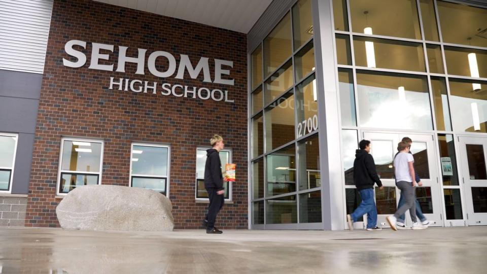 Students walking outside Sehome High School, one of the demonstration sites that practice inclusive learning through its partnership with the University of Washington’s Haring Center.