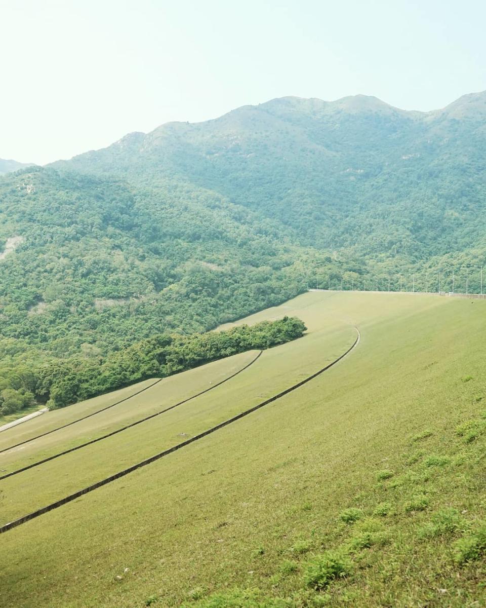 直入嶼南道賞石壁水塘景