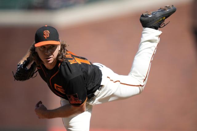 Buehler, Dodgers dominate 1st-place Giants 8-0