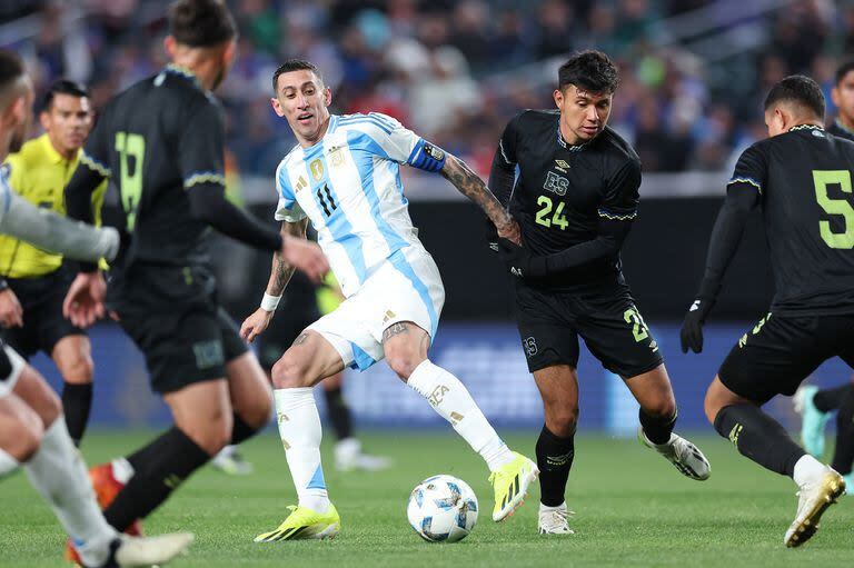 Ángel Di María busca ganarle a la marca de Jorge Cruz en la fría noche de Filadelfia