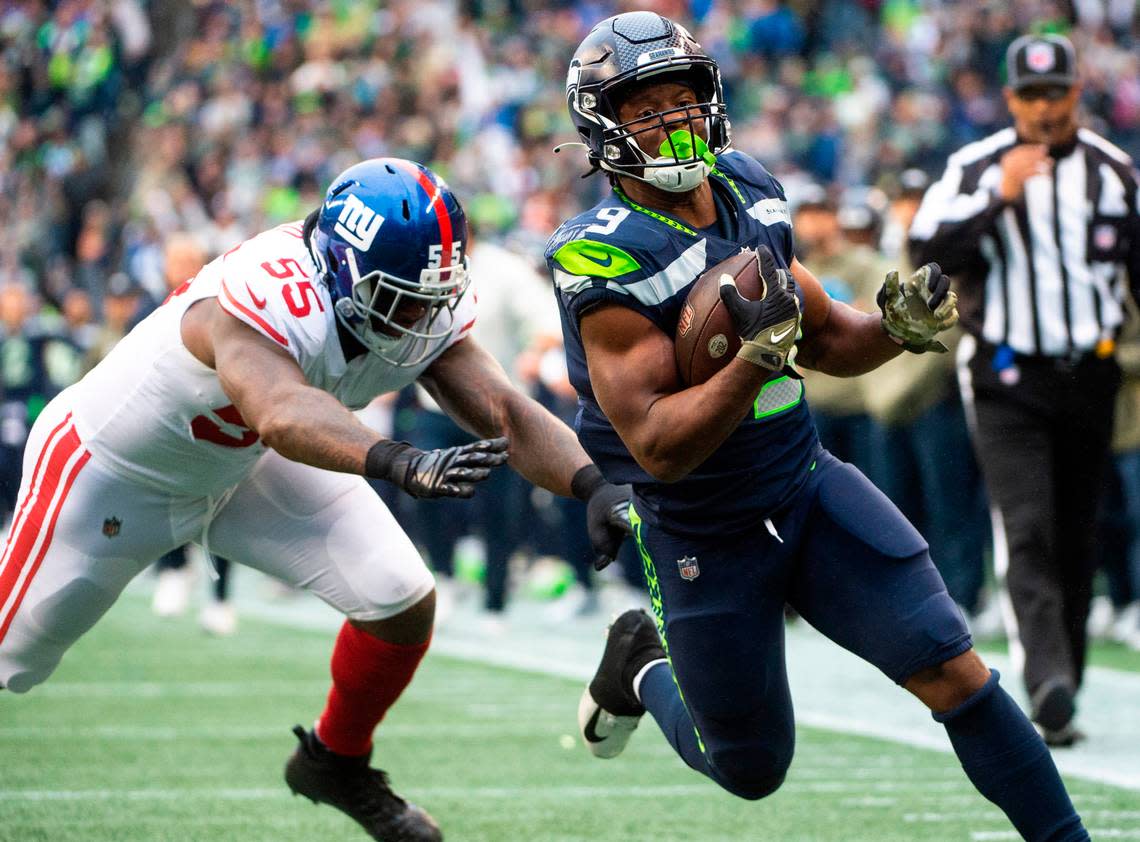 Seattle Seahawks running back Kenneth Walker III (9) runs past New York Giants linebacker Jihad Ward (55) to score a touchdown in the fourth quarter of an NFL game at Lumen Field in Seattle, Wash. on Oct. 30, 2022. The Seahawks defeated the Giants 27-13.