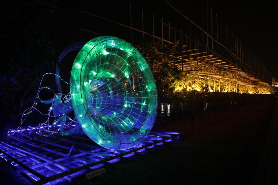安平燈區在林默娘公園、安平遊憩碼頭及安平運河沿岸，共有30件以上作品。   圖：台南市政府提供