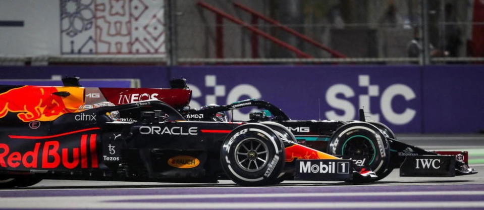 Les deux pilotes sont désormais à égalité de points, à un Grand Prix de la fin de la saison. 
