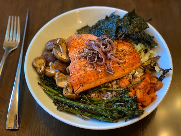 <span class="article__caption">Elyse Saugstad’s wild salmon bowl (Photo: Elyse Saugstad)</span>