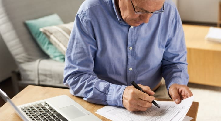 A man trying to figure out how to rollover his 457(b) retirement account to an IRA