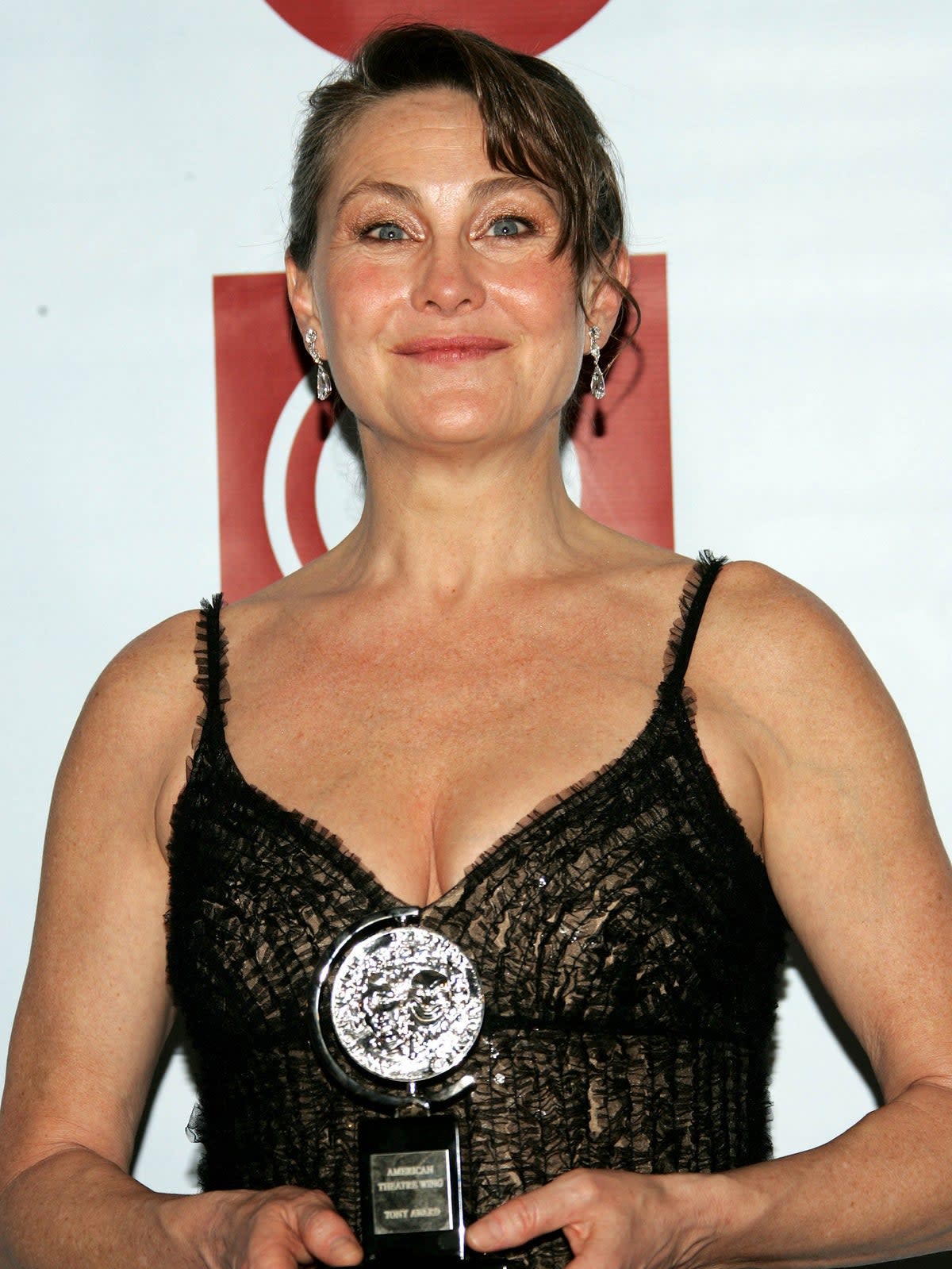 The actor poses in the press room at the 59th annual Tony Awards in 2005 after winning her second award, for ‘Doubt’ (Getty)