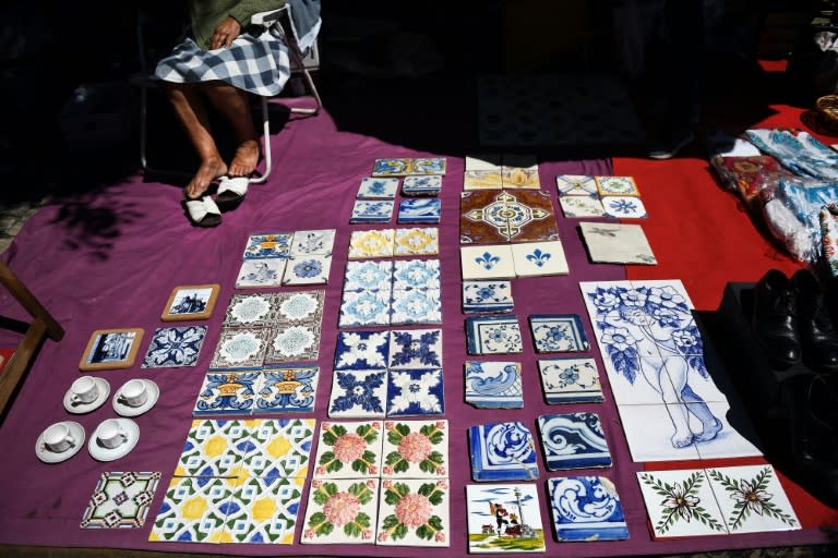 Tiles, part of the Portuguese architectural heritage, are being stolen from public spaces and buildings and sold in markets for low prices to tourists