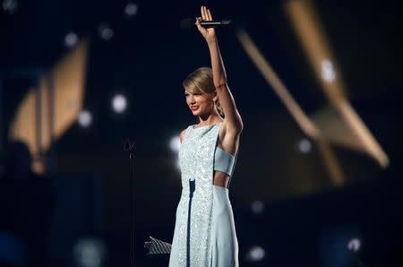 Taylor Swift accepts the Milestone Award at the 50th Annual Academy of Country Music Awards in Arlington, Texas April 19, 2015. REUTERS/Mike Blake