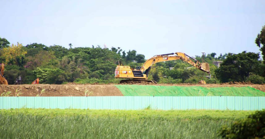 台積電在嘉義科學園區規畫興建2座CoWoS先進封裝廠，第1座CoWoS廠進行地質鑽探時，發現疑似遺跡，目前暫時停工。（圖／中國時報呂妍庭攝）