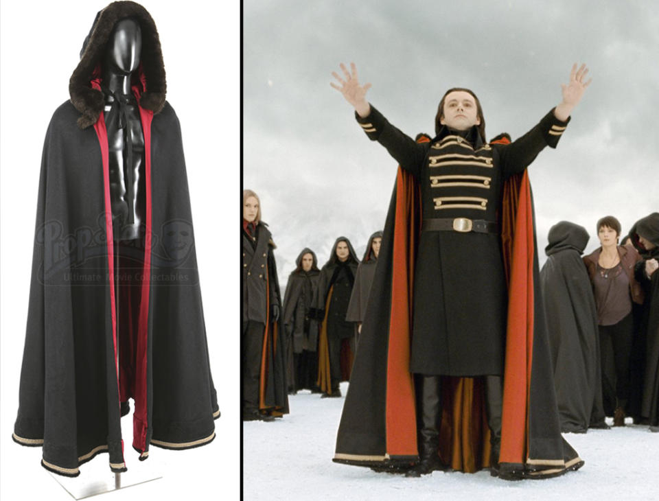 Aro’s Battle Cloak