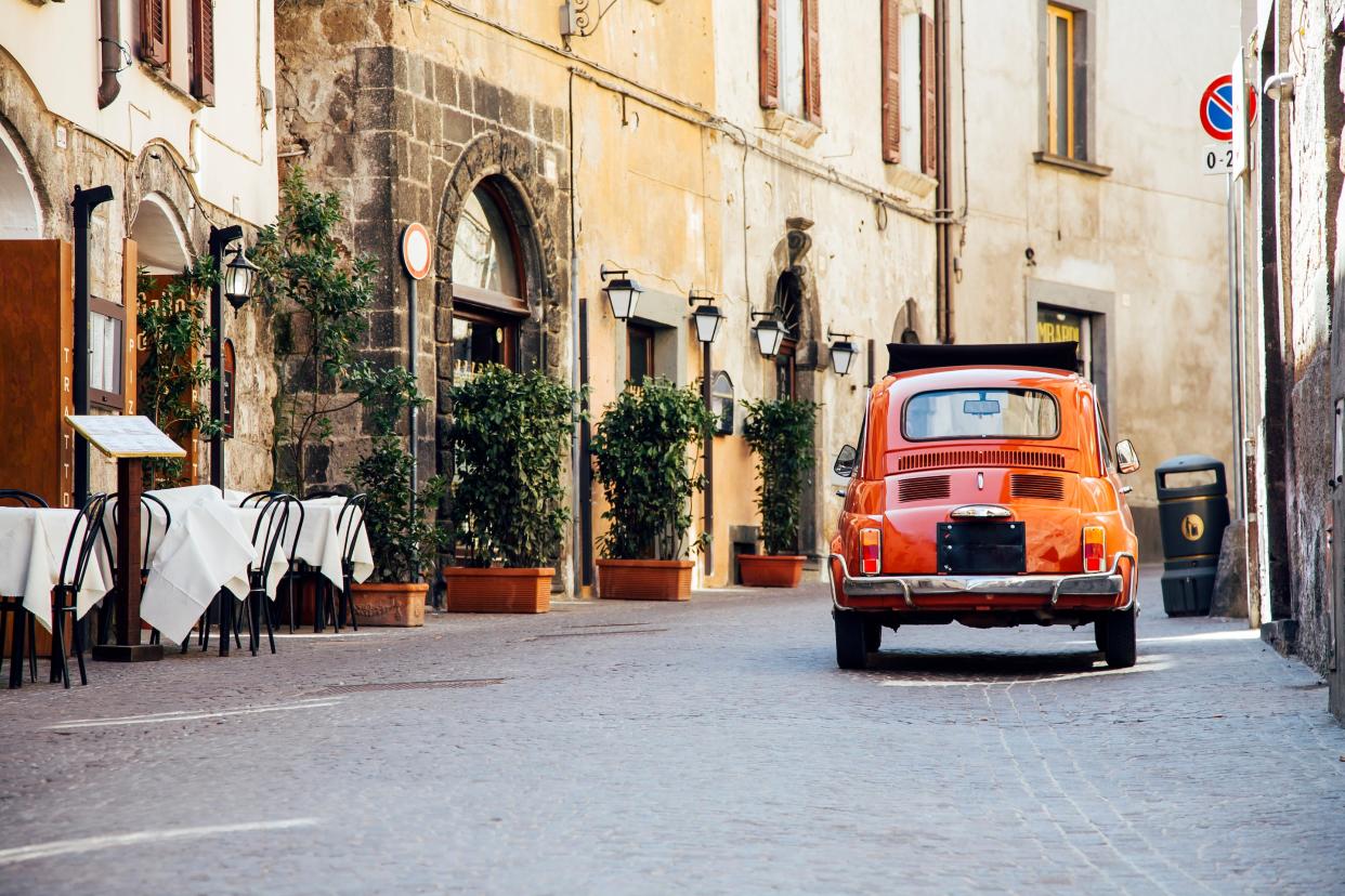 Listen to Elena Ferrante's Neapolitan novels and picture yourself wandering Naples - Alexander Spatari