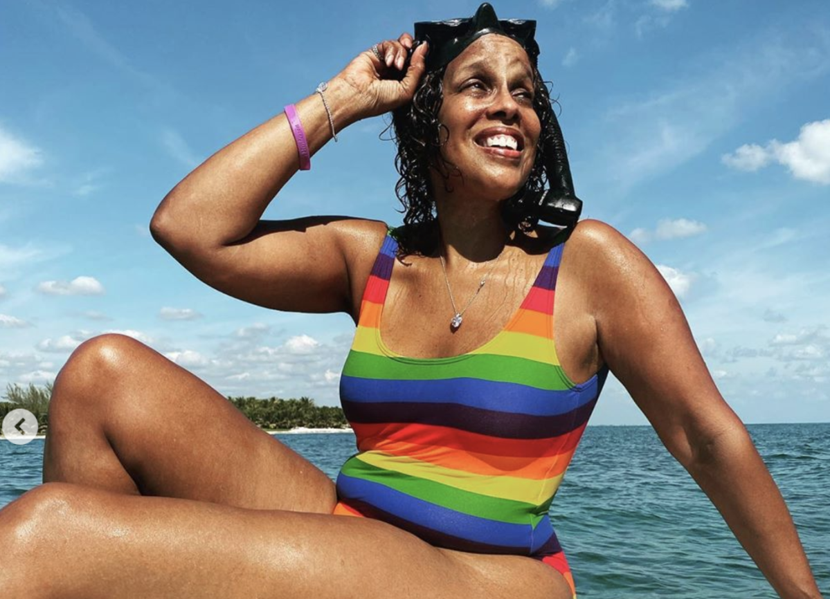 Gayle King, 64, shows off her curves in swimsuit photos No Photoshopping allowed!
