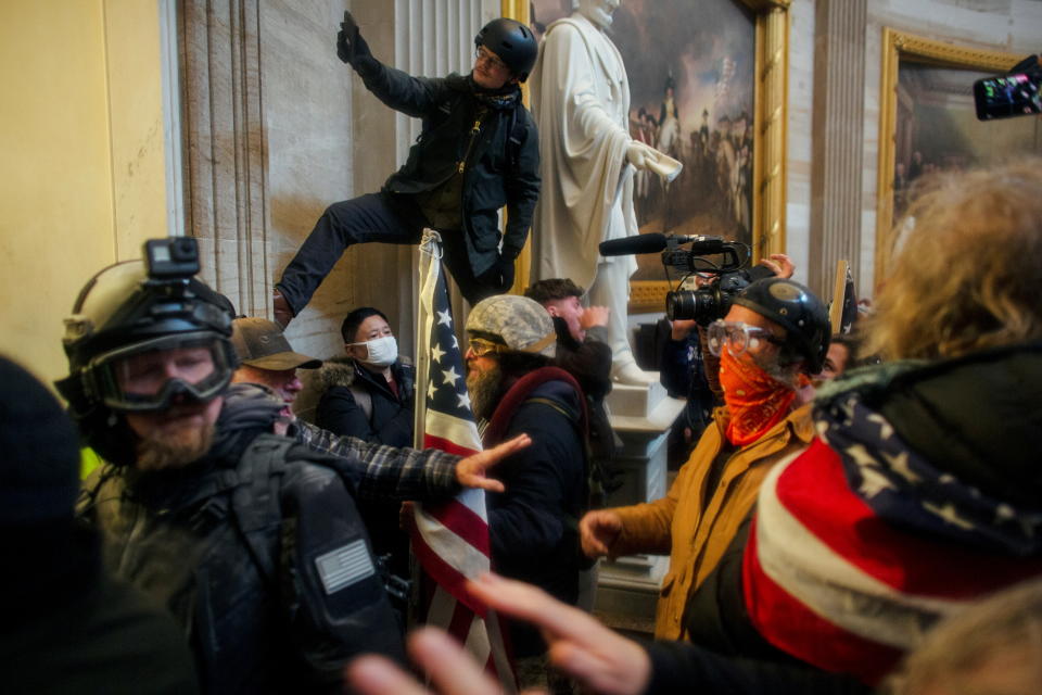 Trump.Anhänger drangen am 6. Januar 2021 in das Kapitol ein, um die Bestätigung der Wahl zu verhindern.  (Bild: REUTERS/Ahmed Gaber)