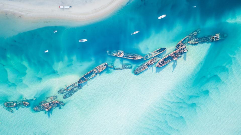 15 Mesmerizing Photos of Underwater Shipwrecks